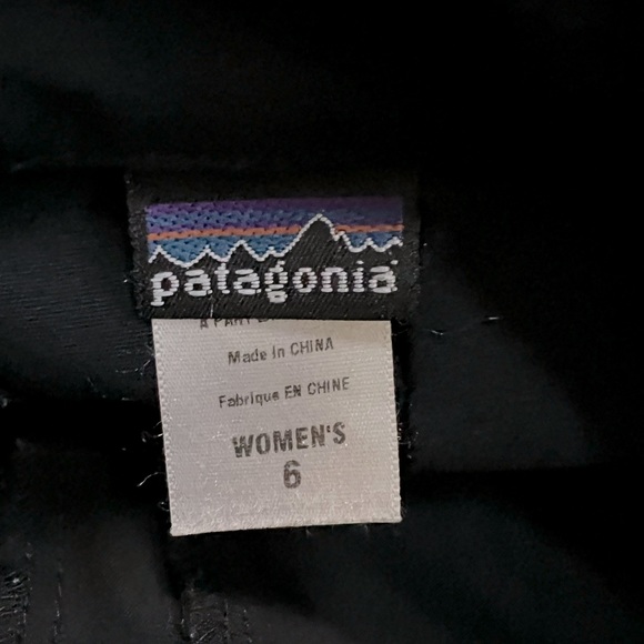 Versatile and sleek Patagonia women’s pant great for travel and outdoor activity - Picture 6 of 10